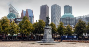 Cityscape_of_The_Hague,_viewed_from_Het_Plein_(The_Square) (1)
